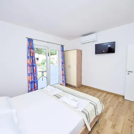 Apartment Apartment Balota - Moreska-1 By Interhome